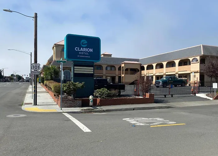 Hotel with view: Clarion Hotel By Humboldt Bay